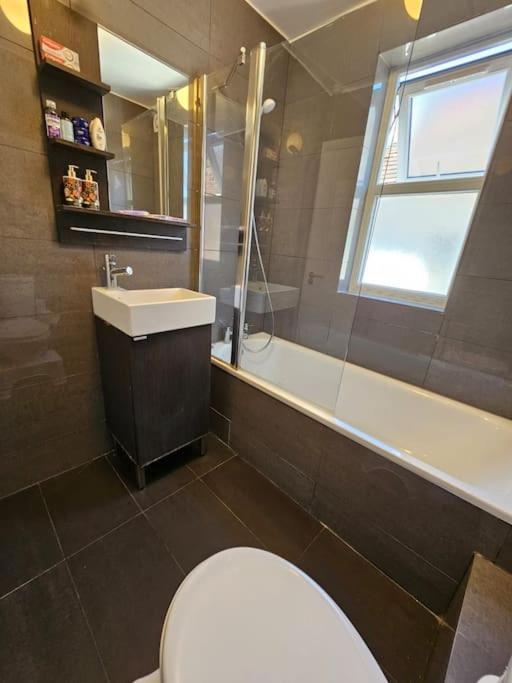 2 Bedroom Flat In Camden ลอนดอน ภายนอก รูปภาพ